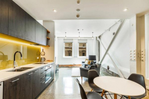 Contemporary 1BR Queen Street Retreat